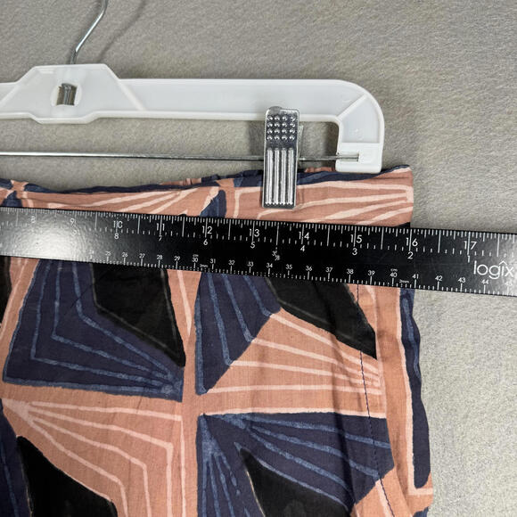 Abstract Patterned Women's Cropped Pants - Picture 3 of 9